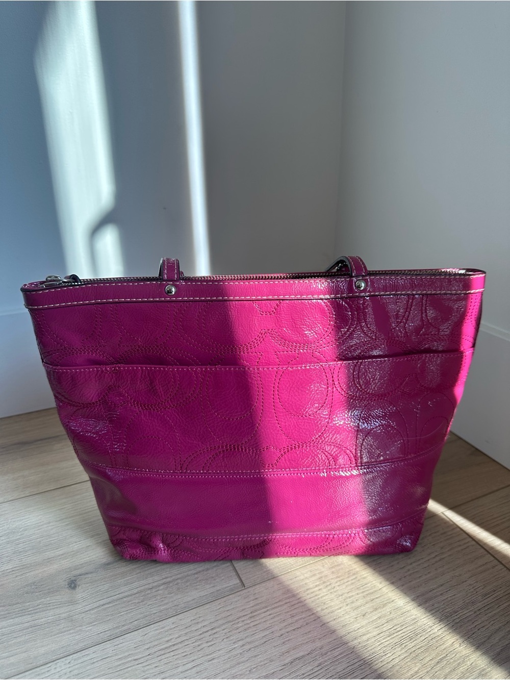 Coach F19198 Hot Pink Patent Leather Signature Tote Y2K - Picture 7 of 9